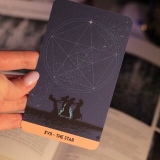 tarot card reading with the star card display